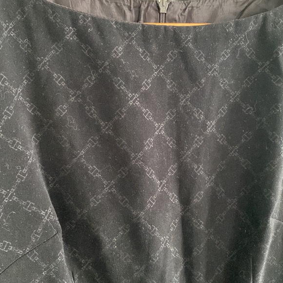 Velvety Subtle Chain Pattern Shift Dress - Picture 4 of 8